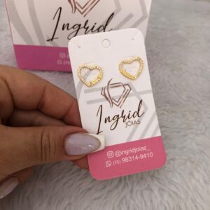 Brinco Semijoia Coração Cravejado "Jesus"