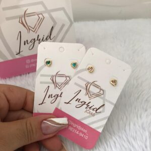 Brinco Semijoia Coraçõeszinhos Coloridos