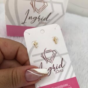 Brinco Semijoia Cruz Cravejada