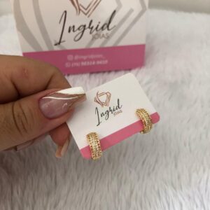 Argola Semijoia Detalhes Cravejados