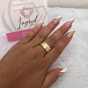 Anel Semijoia Com Detalhes Cravejados