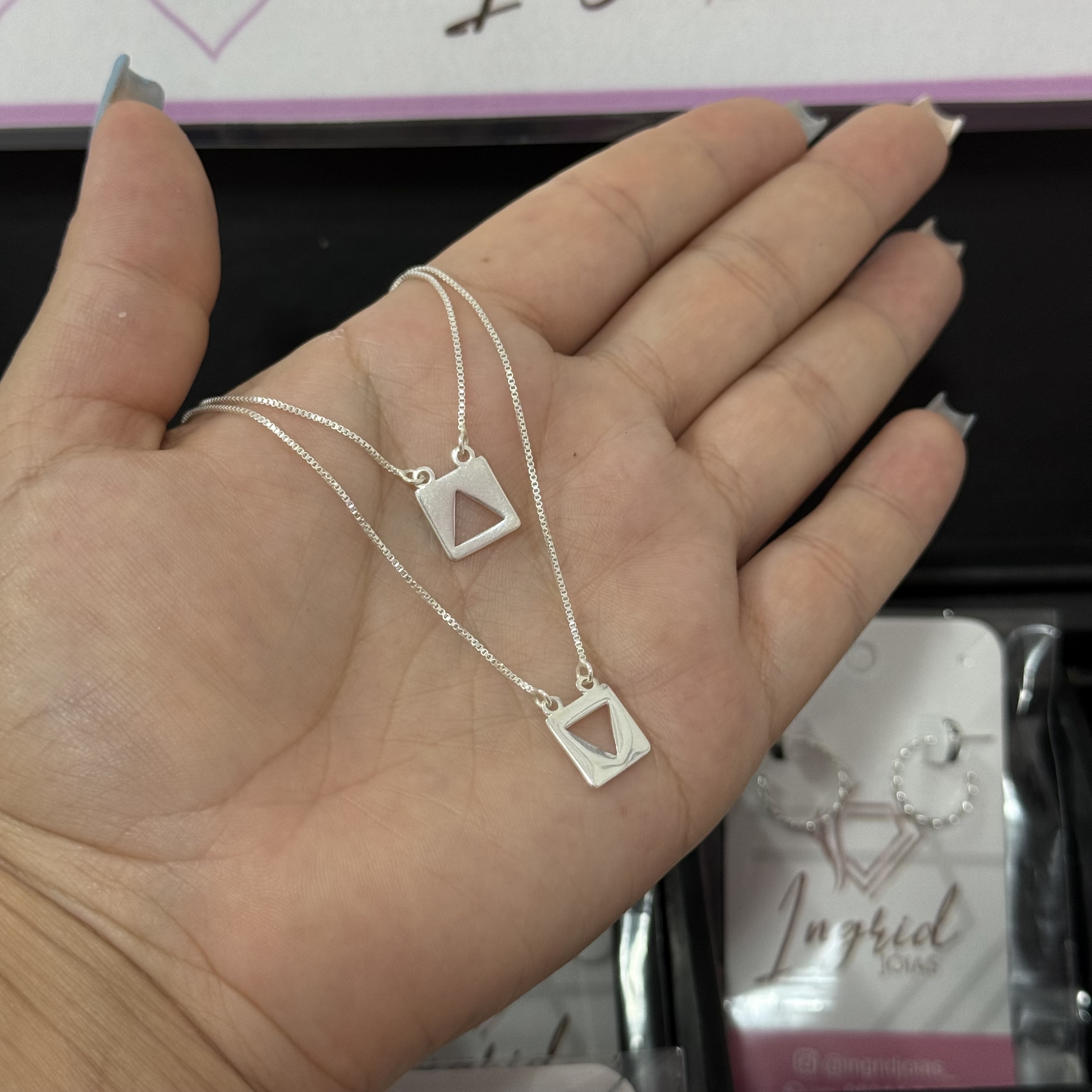 Escapulário Semijoia Triângulo