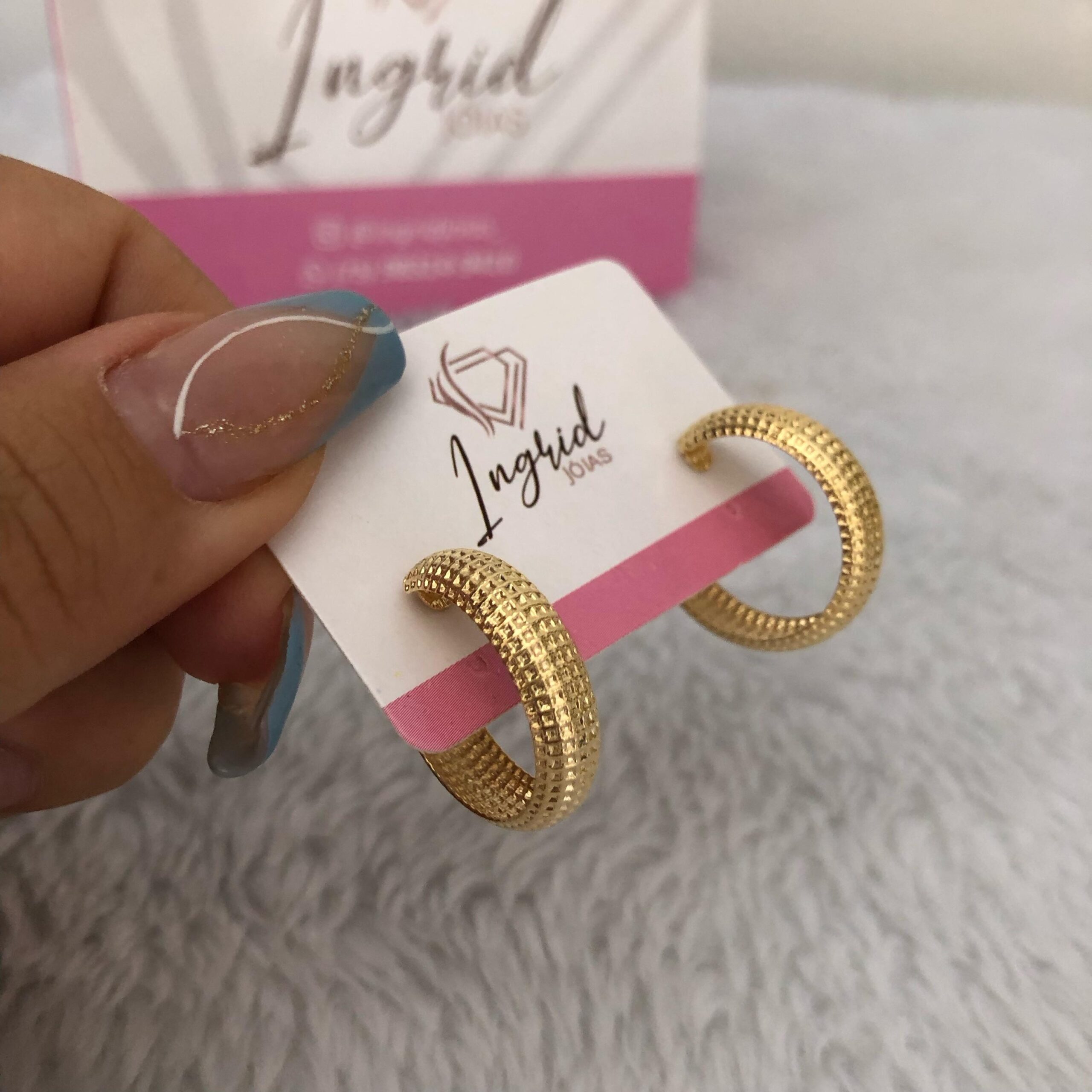 Argola Semijoia Grande Com Textura