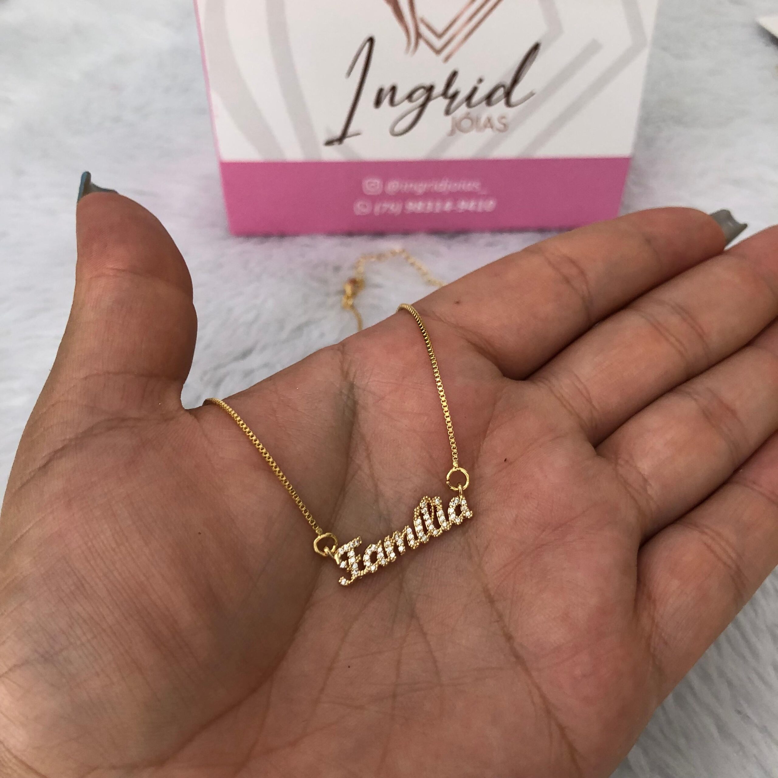 Colar Semijoia "Família" Cravejado